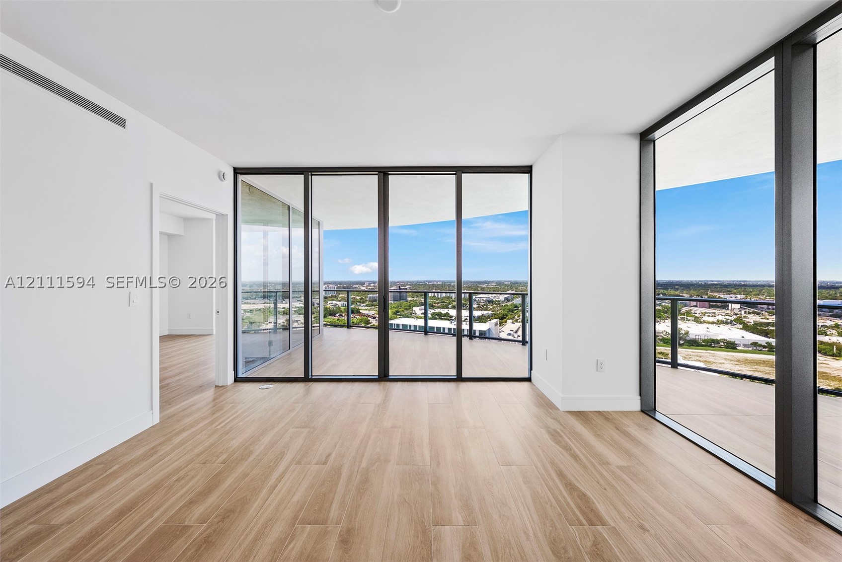 2411 Laguna Cir #2506 North Miami, FL 33181
