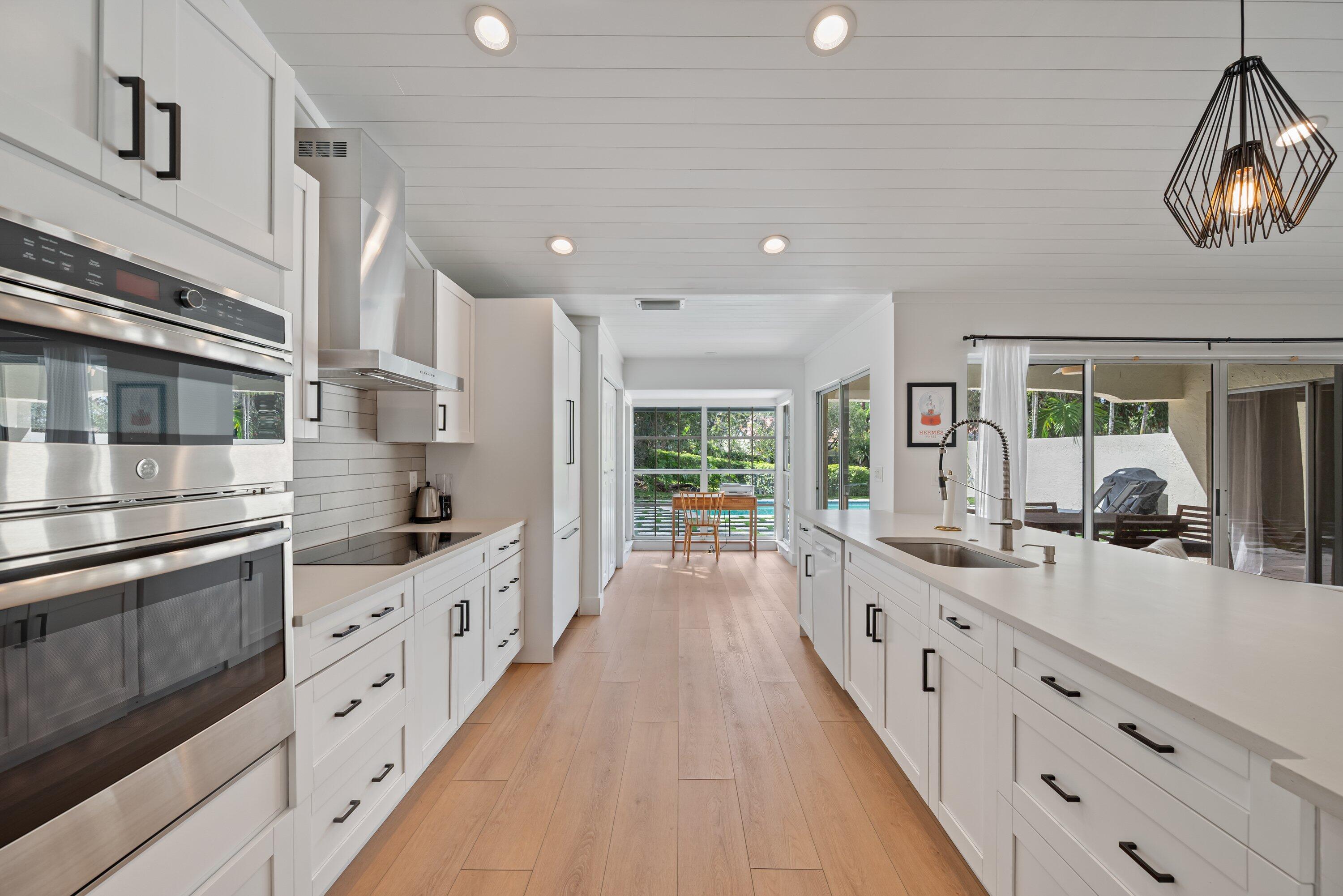 2236 Las Casitas Wellington, FL 33414