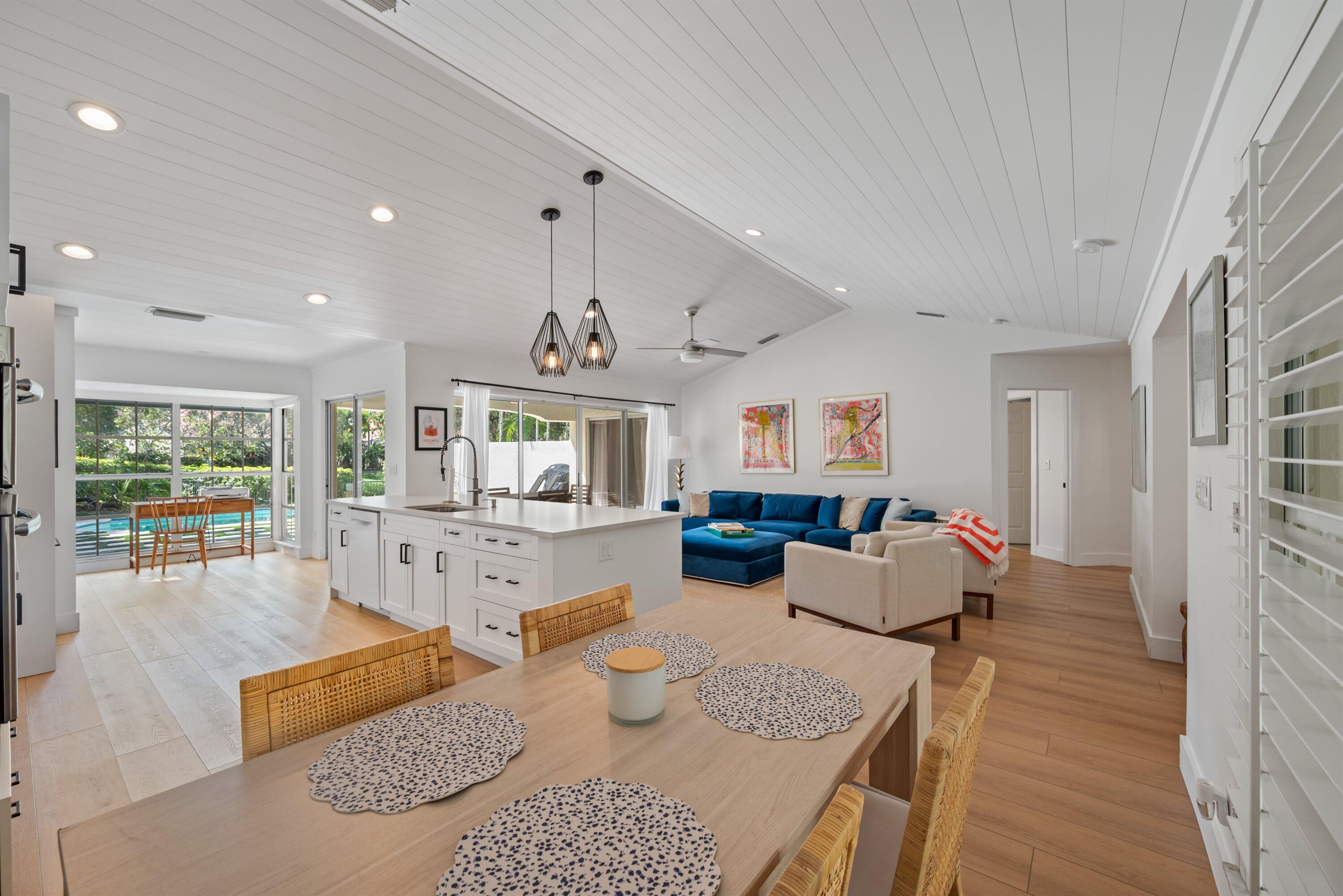 2236 Las Casitas Wellington, FL 33414