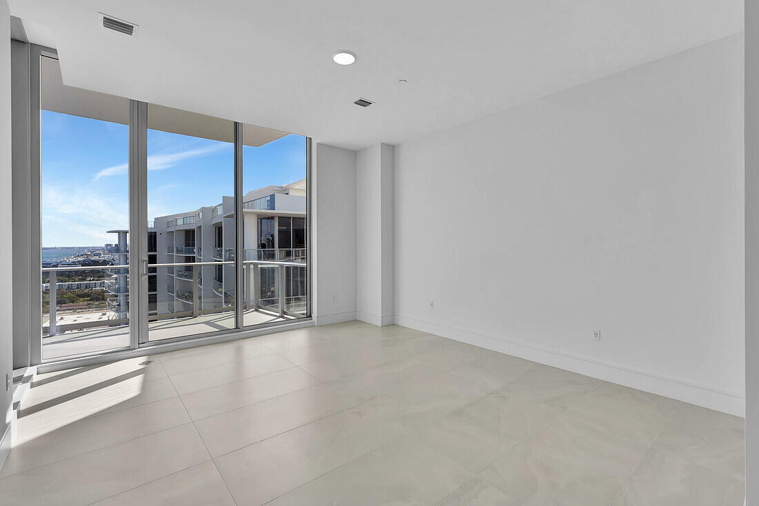 220 Lake Shr #2411 Lake Park, FL 33403