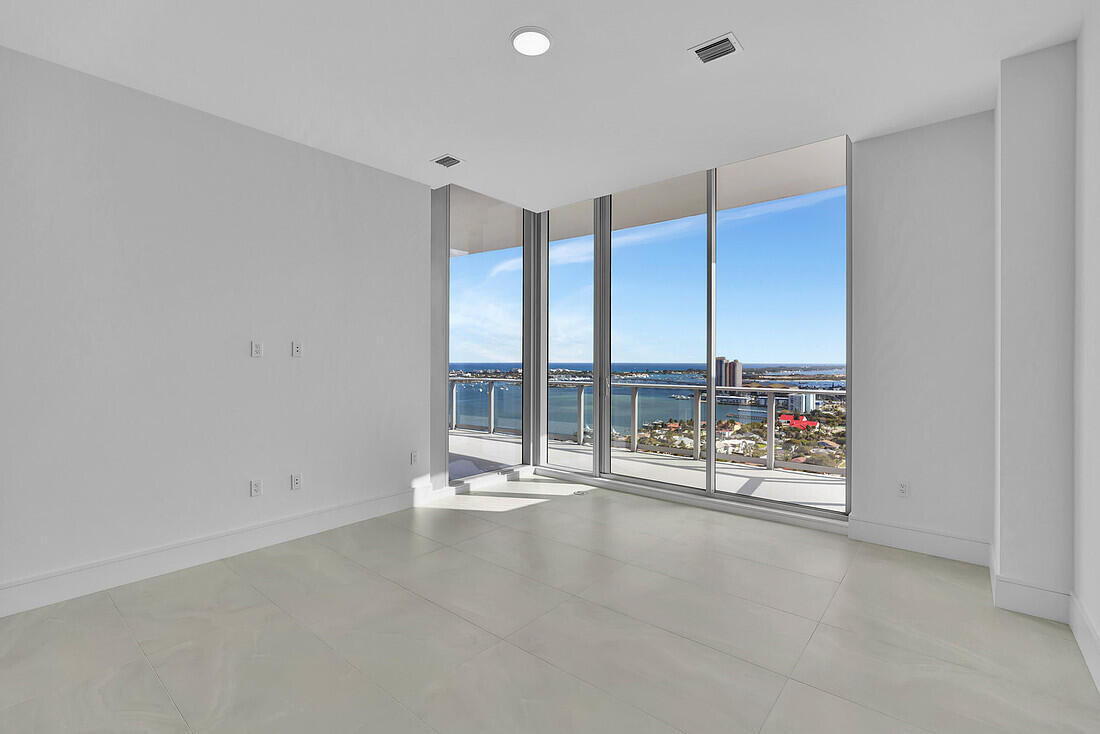 220 Lake Shr #2411 Lake Park, FL 33403