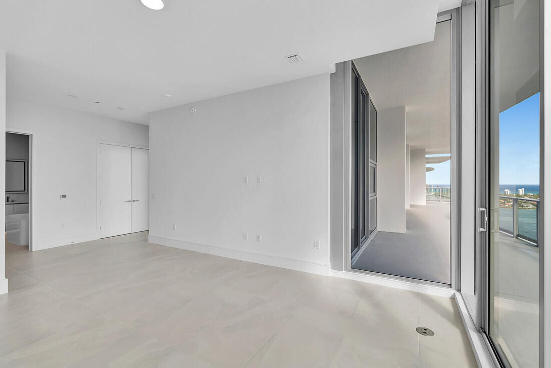 220 Lake Shr #2411 Lake Park, FL 33403