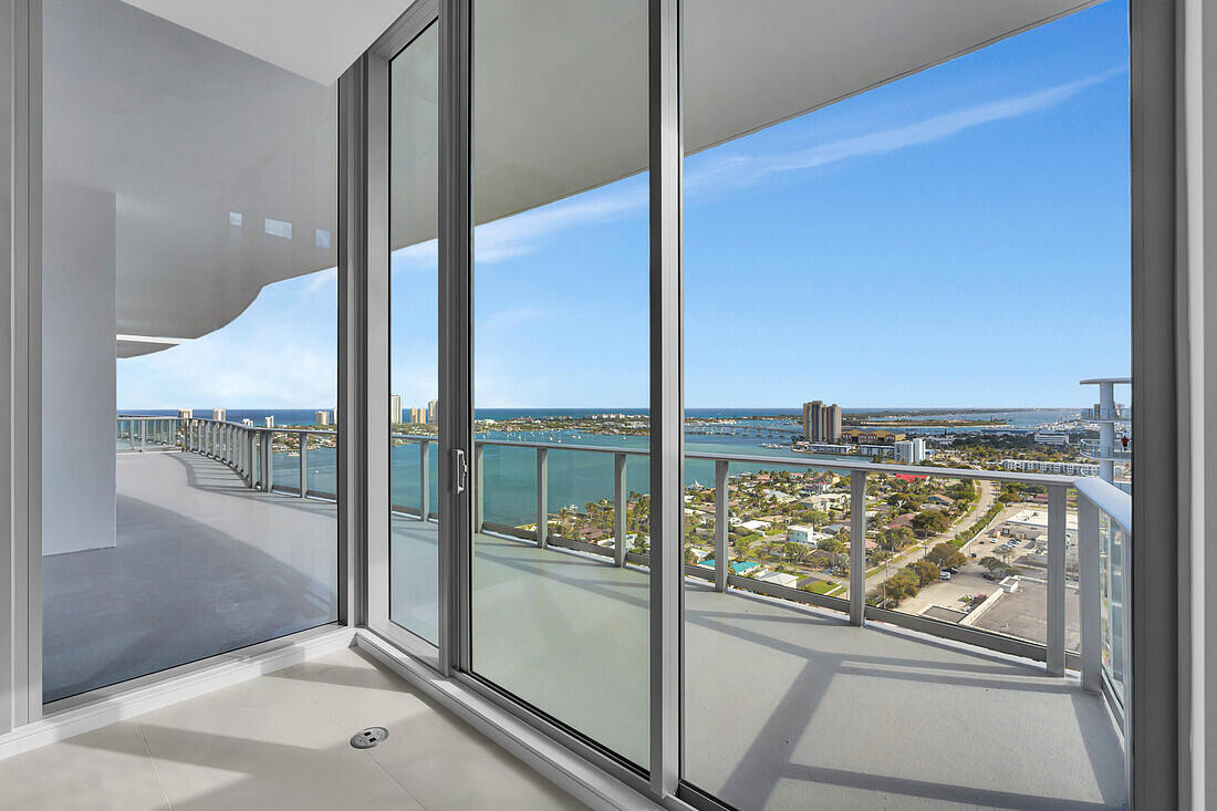 220 Lake Shr #2411 Lake Park, FL 33403