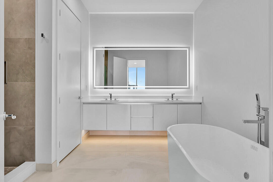 220 Lake Shr #2411 Lake Park, FL 33403