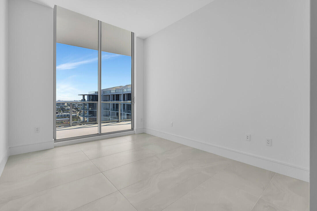 220 Lake Shr #2411 Lake Park, FL 33403