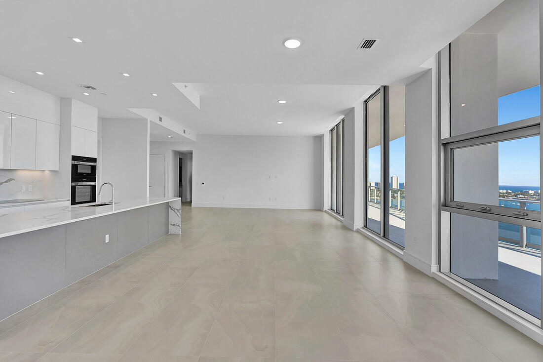 220 Lake Shr #2411 Lake Park, FL 33403