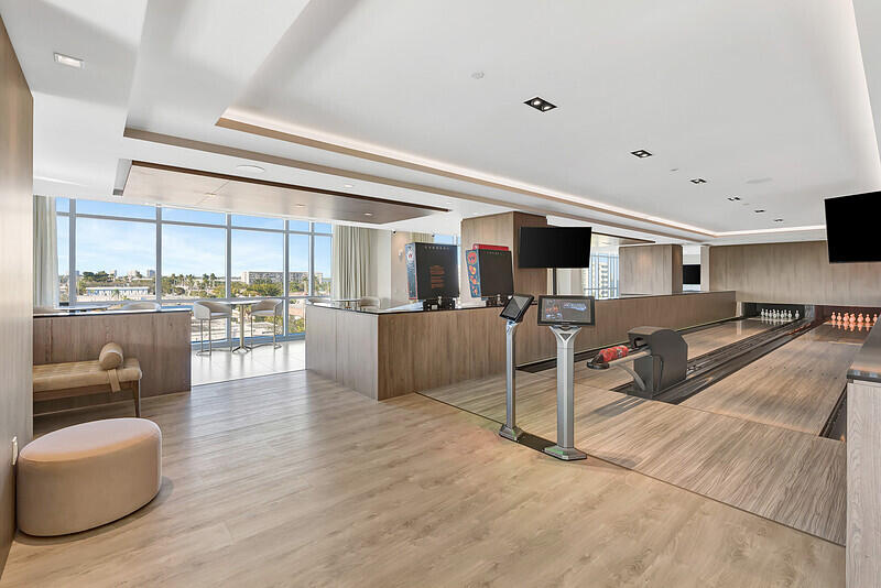 220 Lake Shr #2411 Lake Park, FL 33403