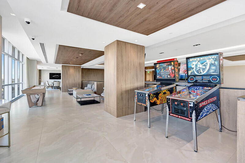 220 Lake Shr #2411 Lake Park, FL 33403