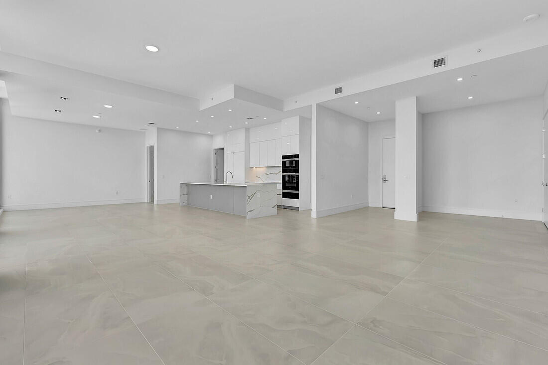 220 Lake Shr #2411 Lake Park, FL 33403