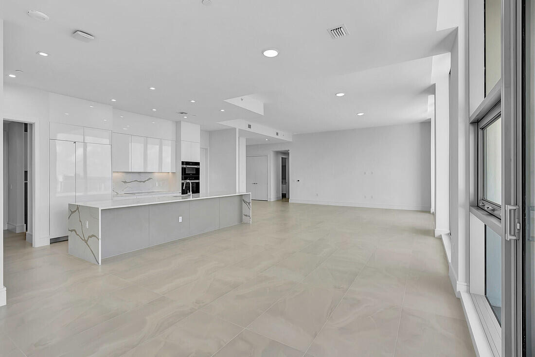 220 Lake Shr #2411 Lake Park, FL 33403