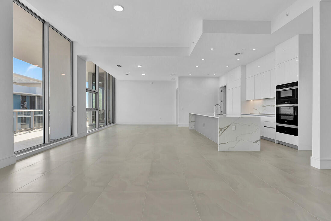 220 Lake Shr #2411 Lake Park, FL 33403