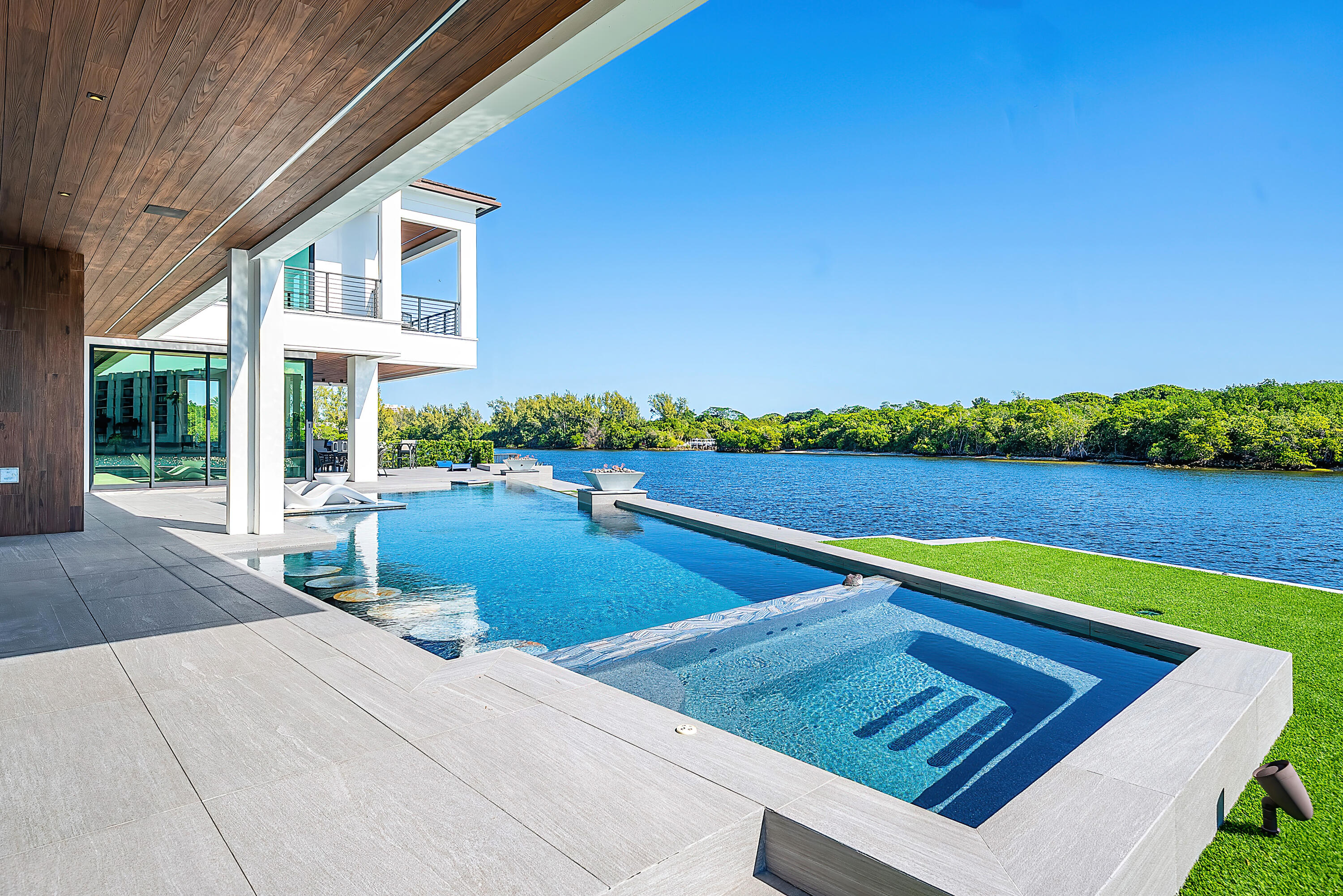 2934 NE 8th Boca Raton, FL 33431