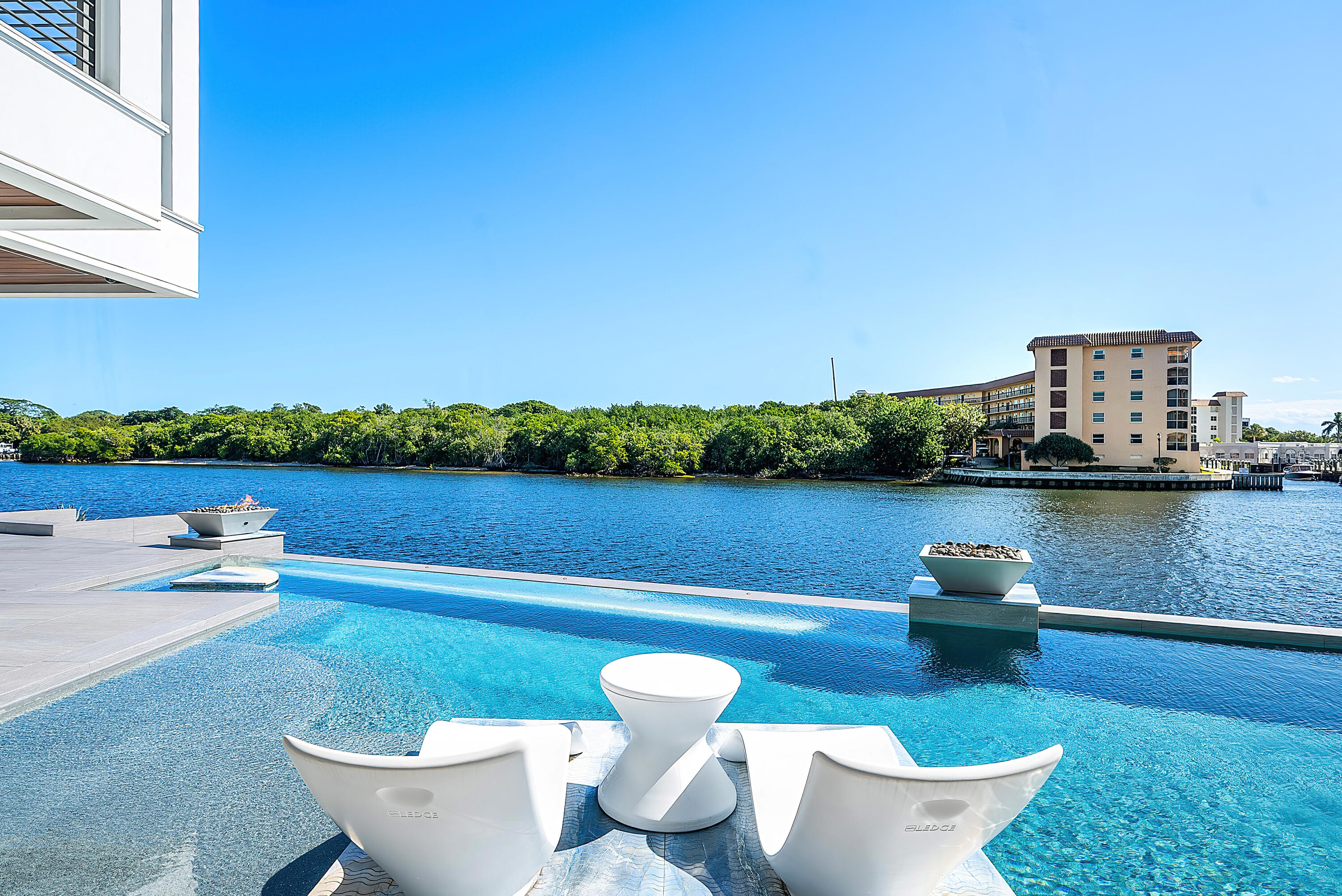 2934 NE 8th Boca Raton, FL 33431