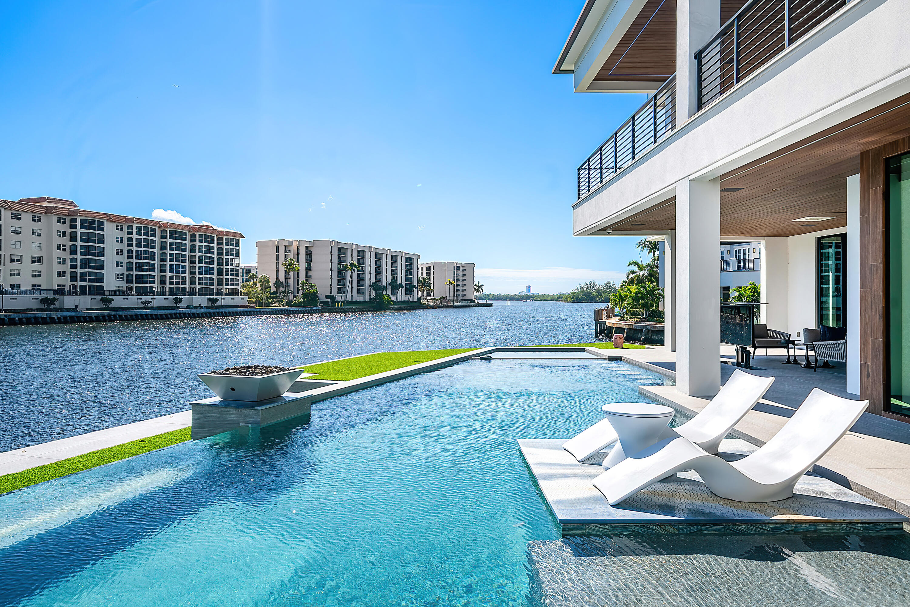 2934 NE 8th Boca Raton, FL 33431