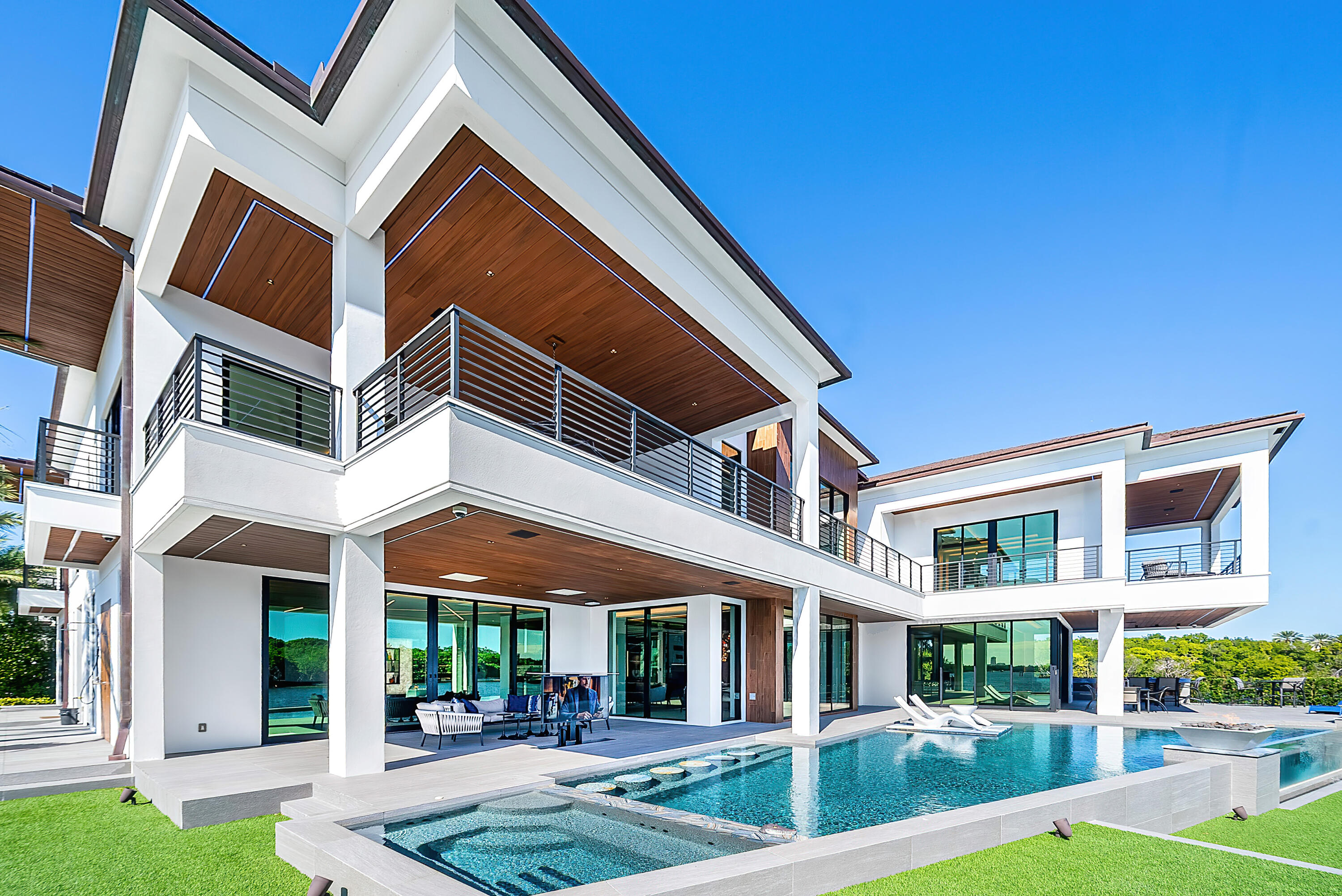 2934 NE 8th Boca Raton, FL 33431