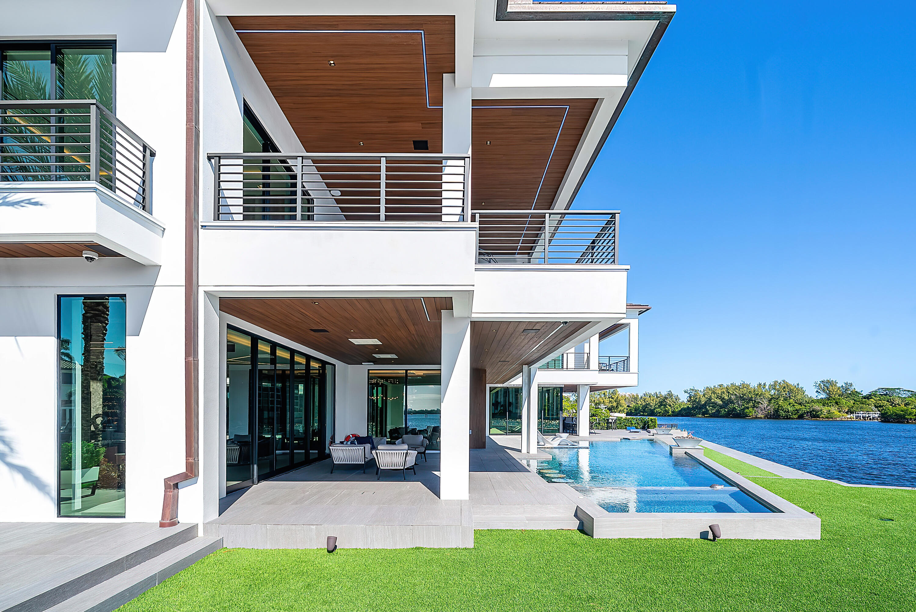 2934 NE 8th Boca Raton, FL 33431