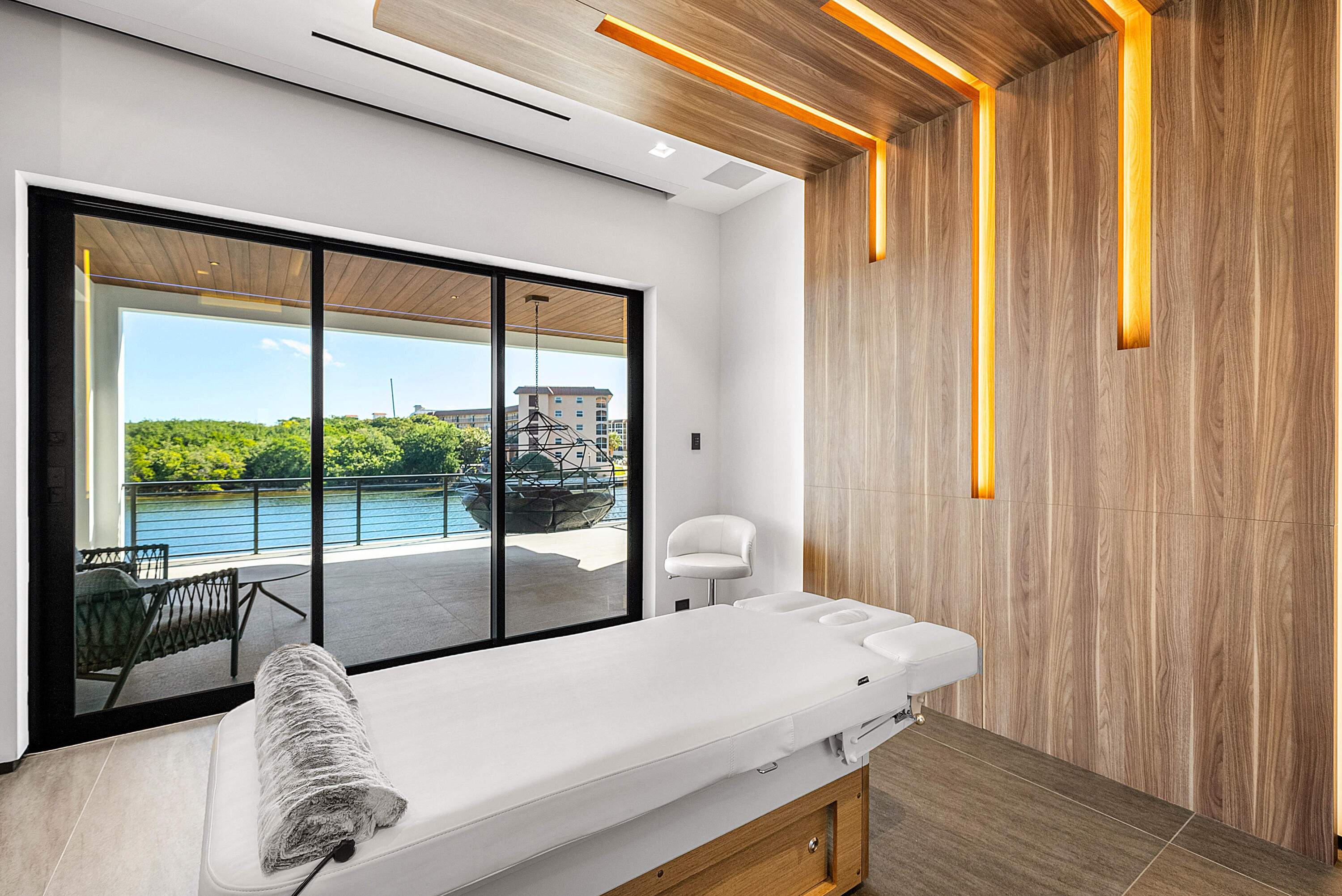 2934 NE 8th Boca Raton, FL 33431