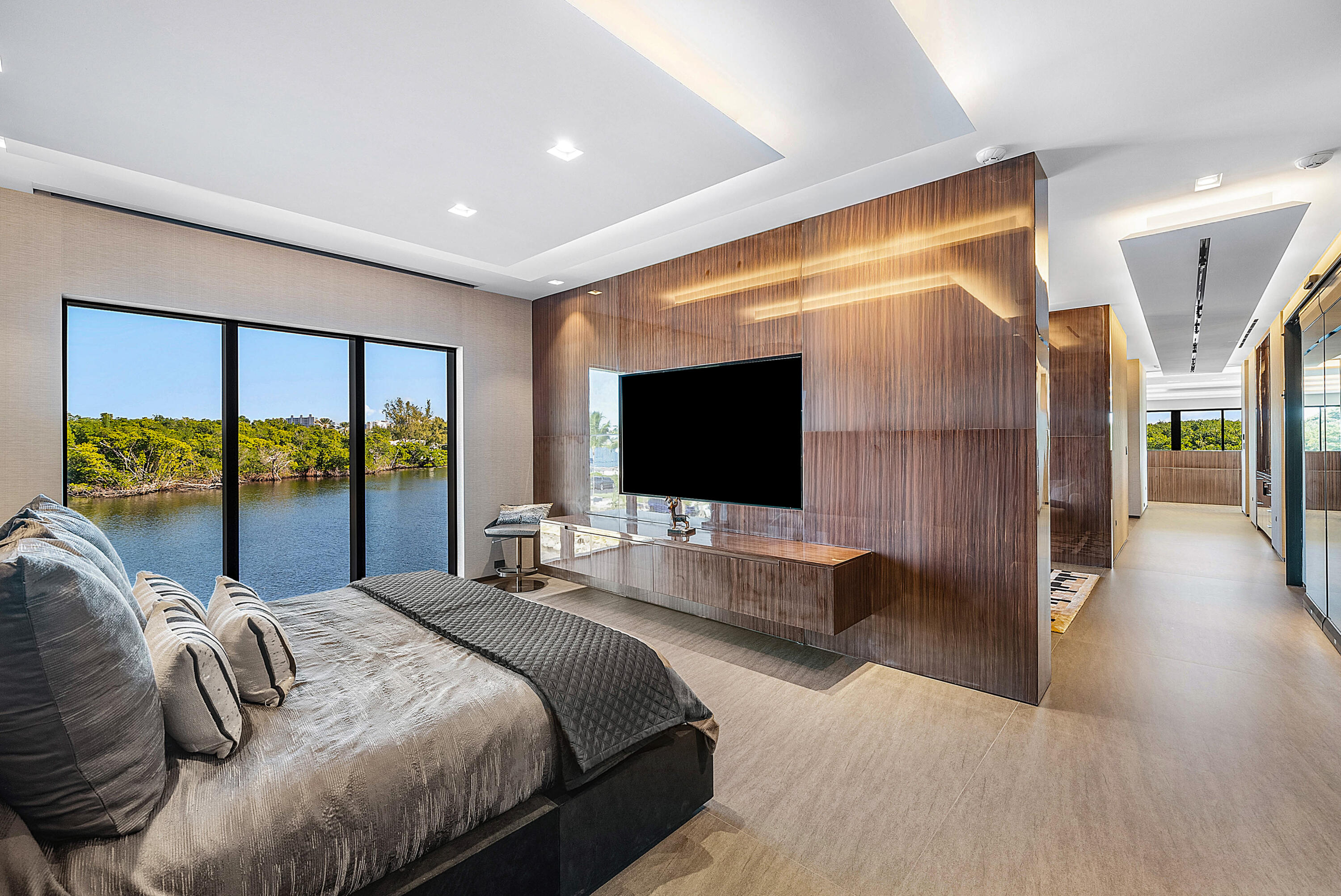 2934 NE 8th Boca Raton, FL 33431