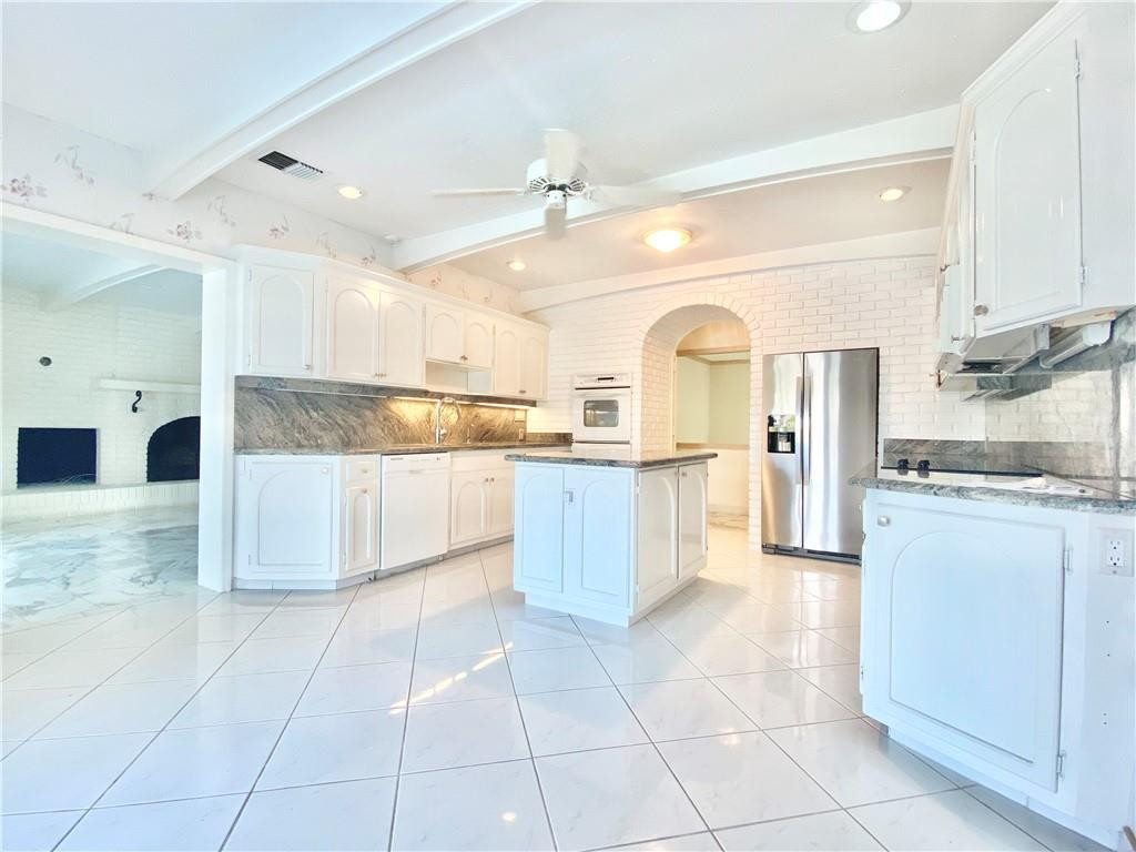 71 Bay Colony Fort Lauderdale, FL 33308