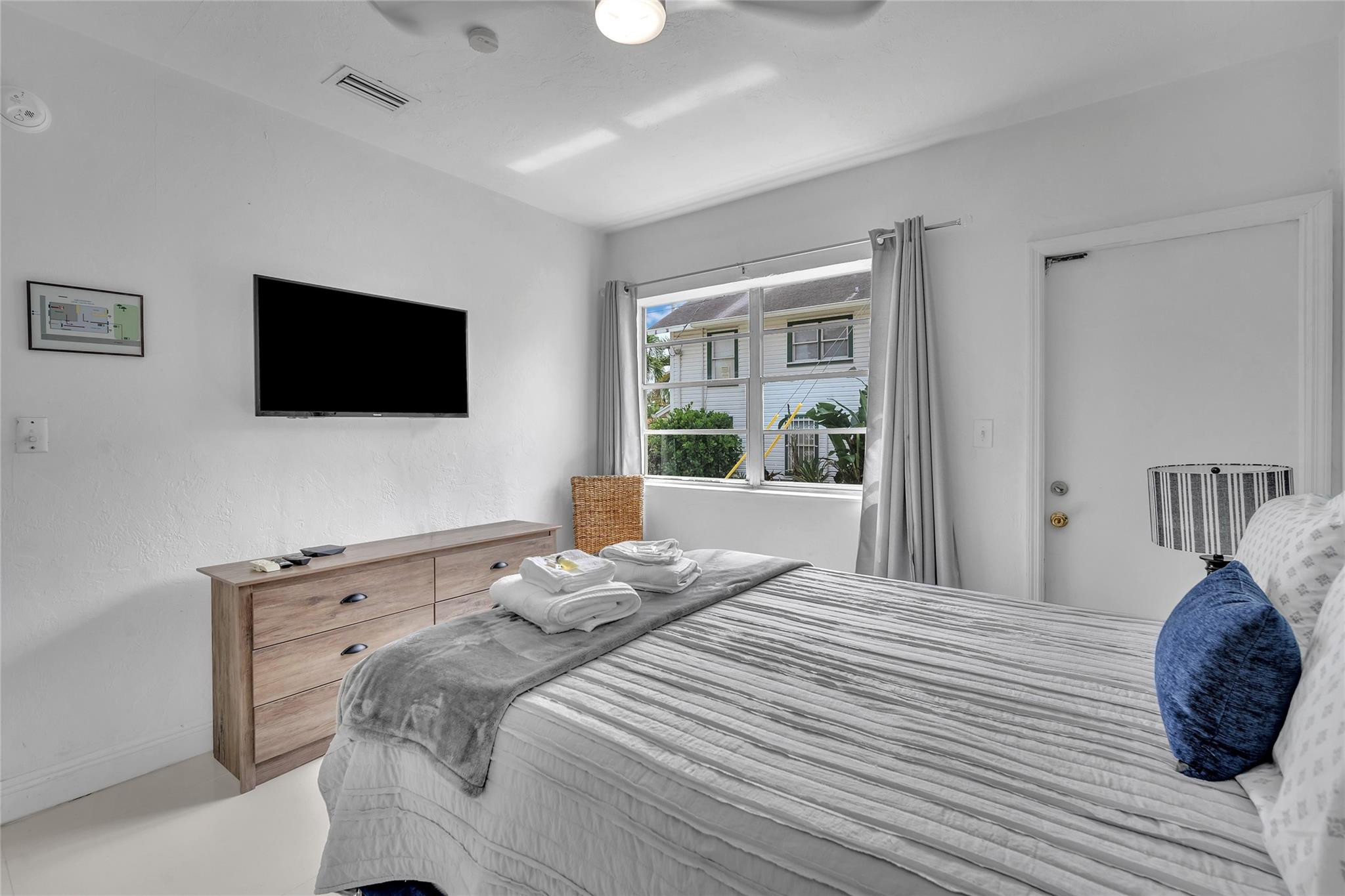 17 NE 9th Fort Lauderdale, FL 33301