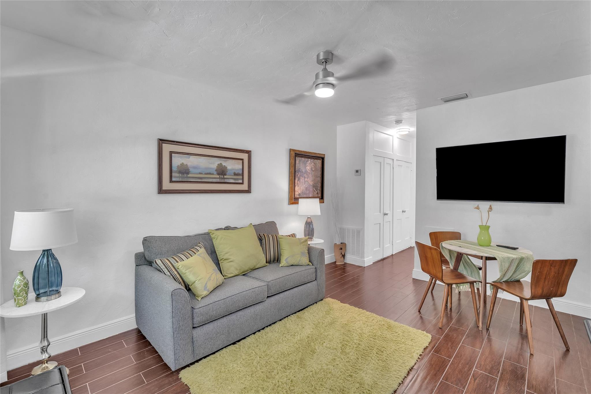 17 NE 9th Fort Lauderdale, FL 33301