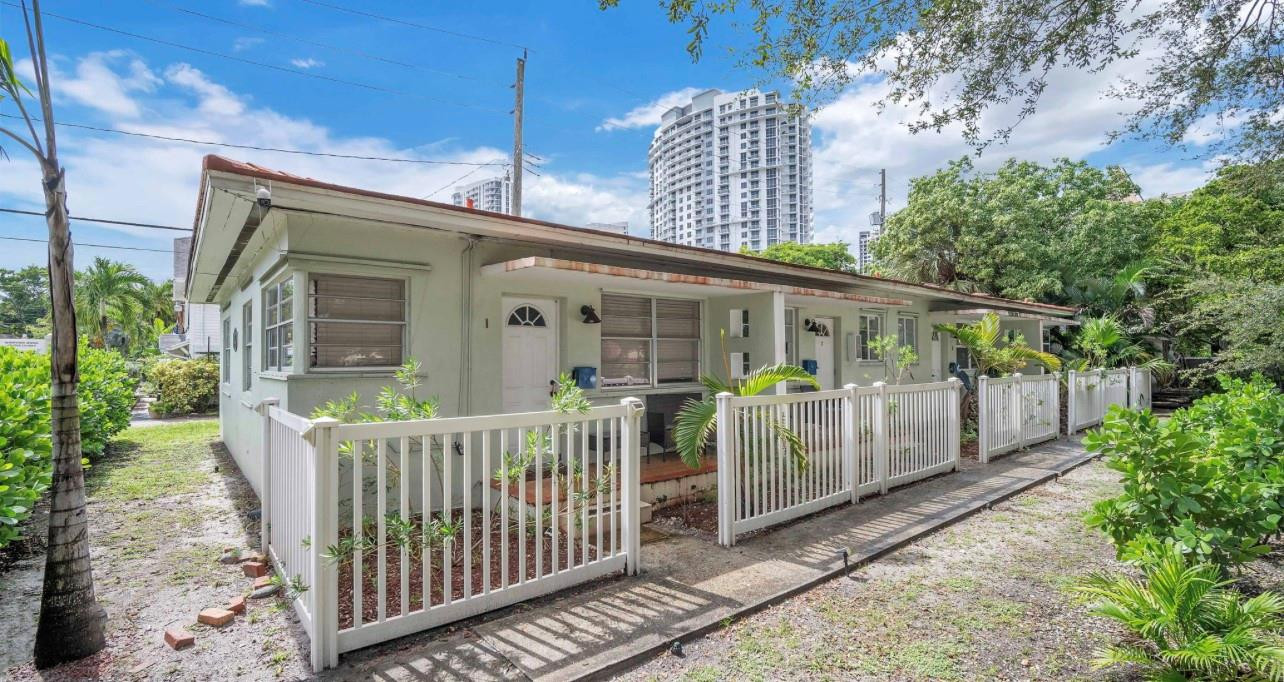 17 NE 9th Fort Lauderdale, FL 33301