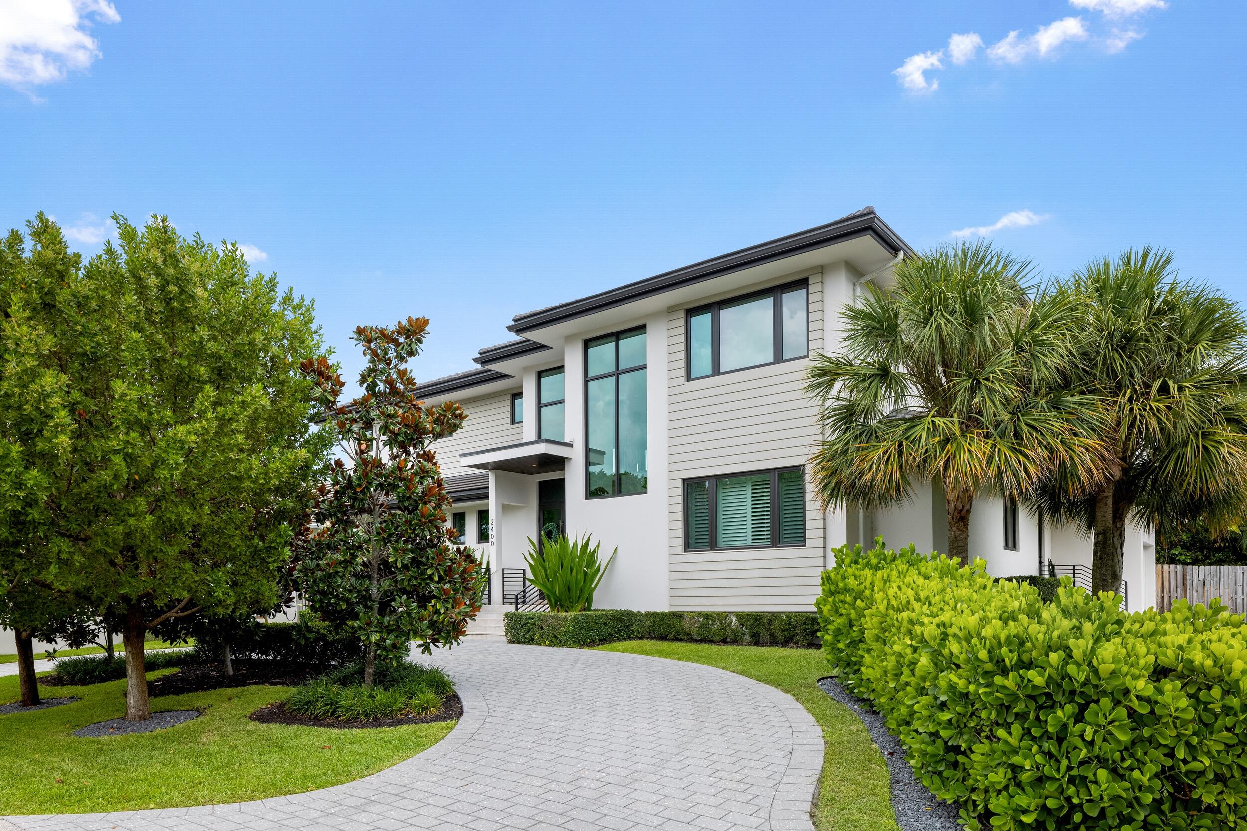 2400 NE 27th Ave