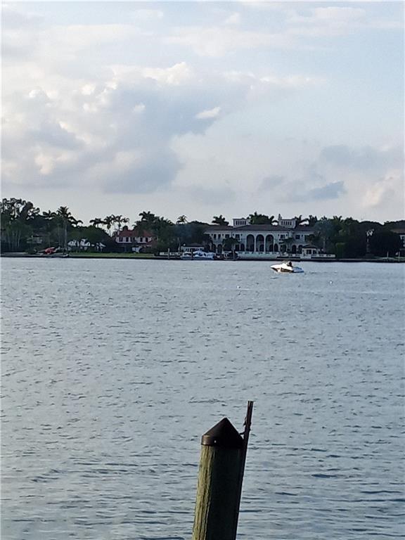 965 Stillwater Dr Miami Beach, FL 33141