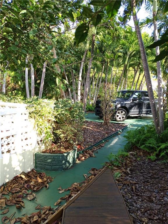 965 Stillwater Dr Miami Beach, FL 33141