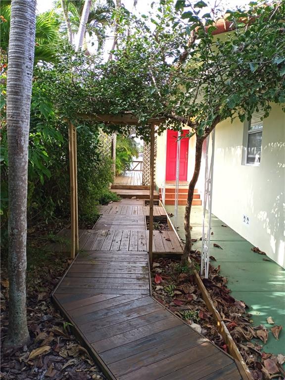 965 Stillwater Dr Miami Beach, FL 33141