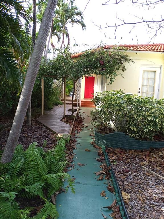 965 Stillwater Dr Miami Beach, FL 33141