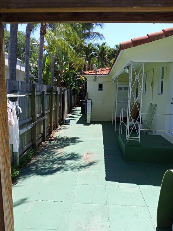 965 Stillwater Dr Miami Beach, FL 33141