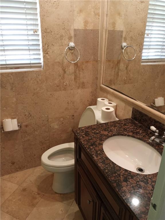 965 Stillwater Dr Miami Beach, FL 33141