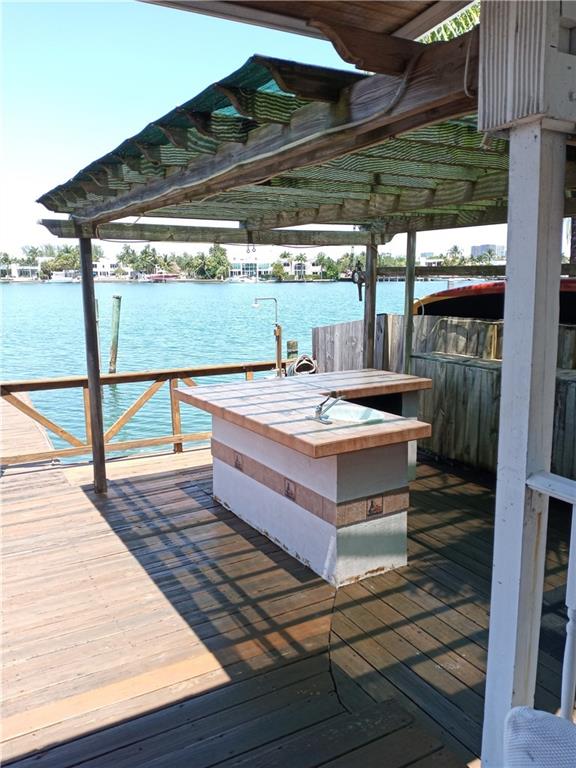 965 Stillwater Dr Miami Beach, FL 33141