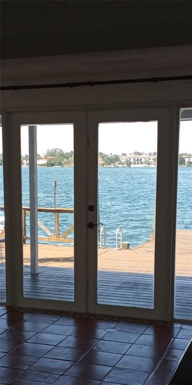 965 Stillwater Dr Miami Beach, FL 33141