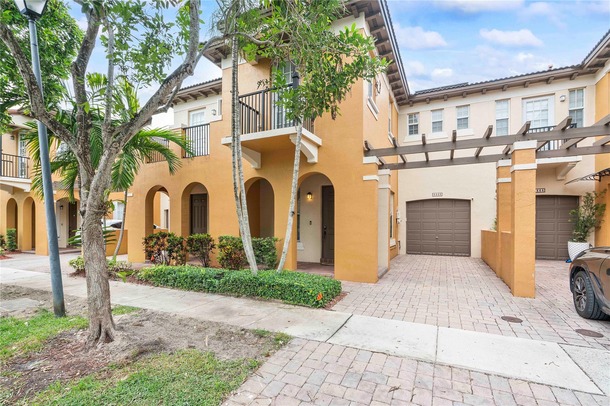 4442 Arabian Way