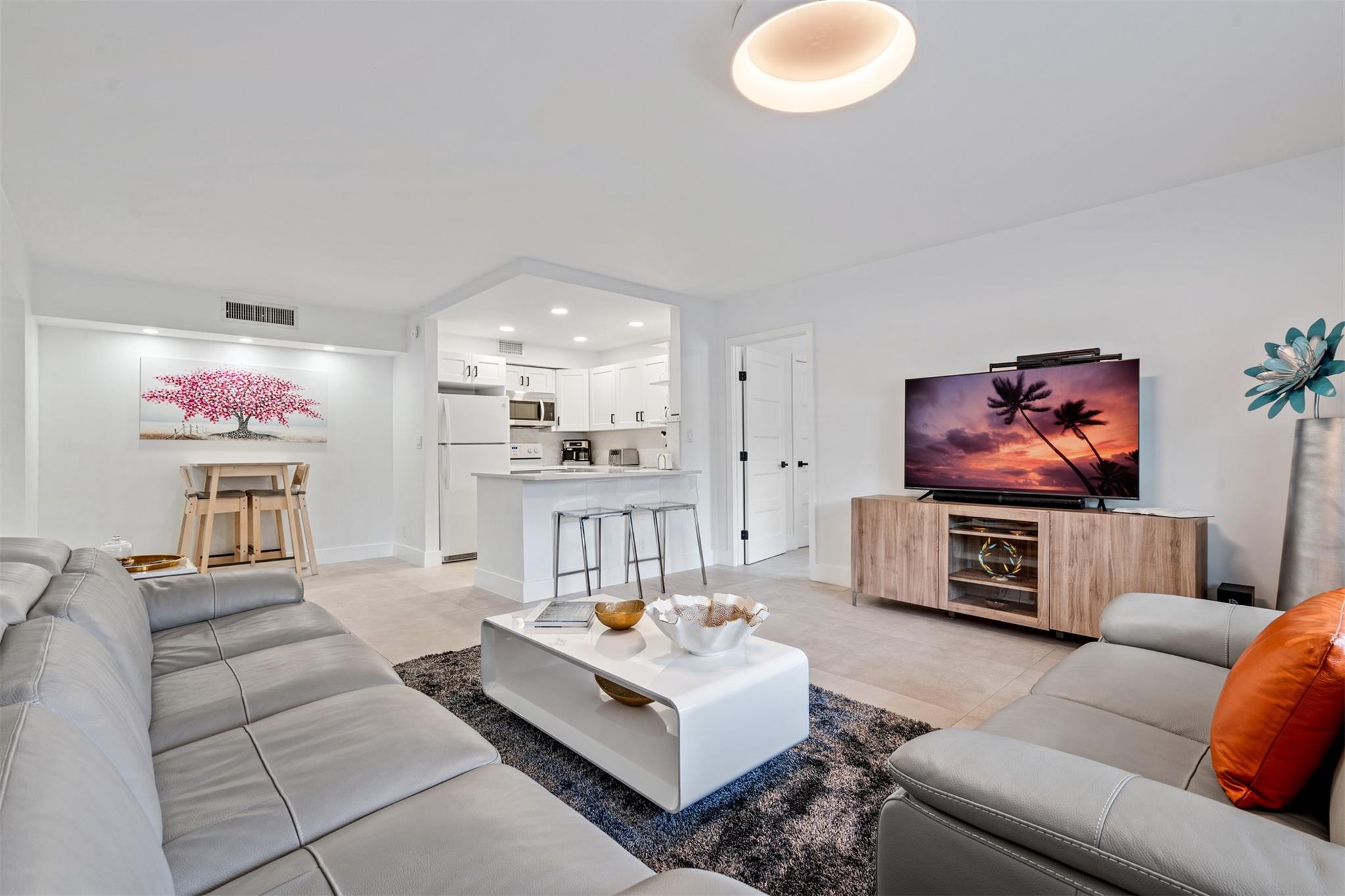 706 SE 2nd Ave #335