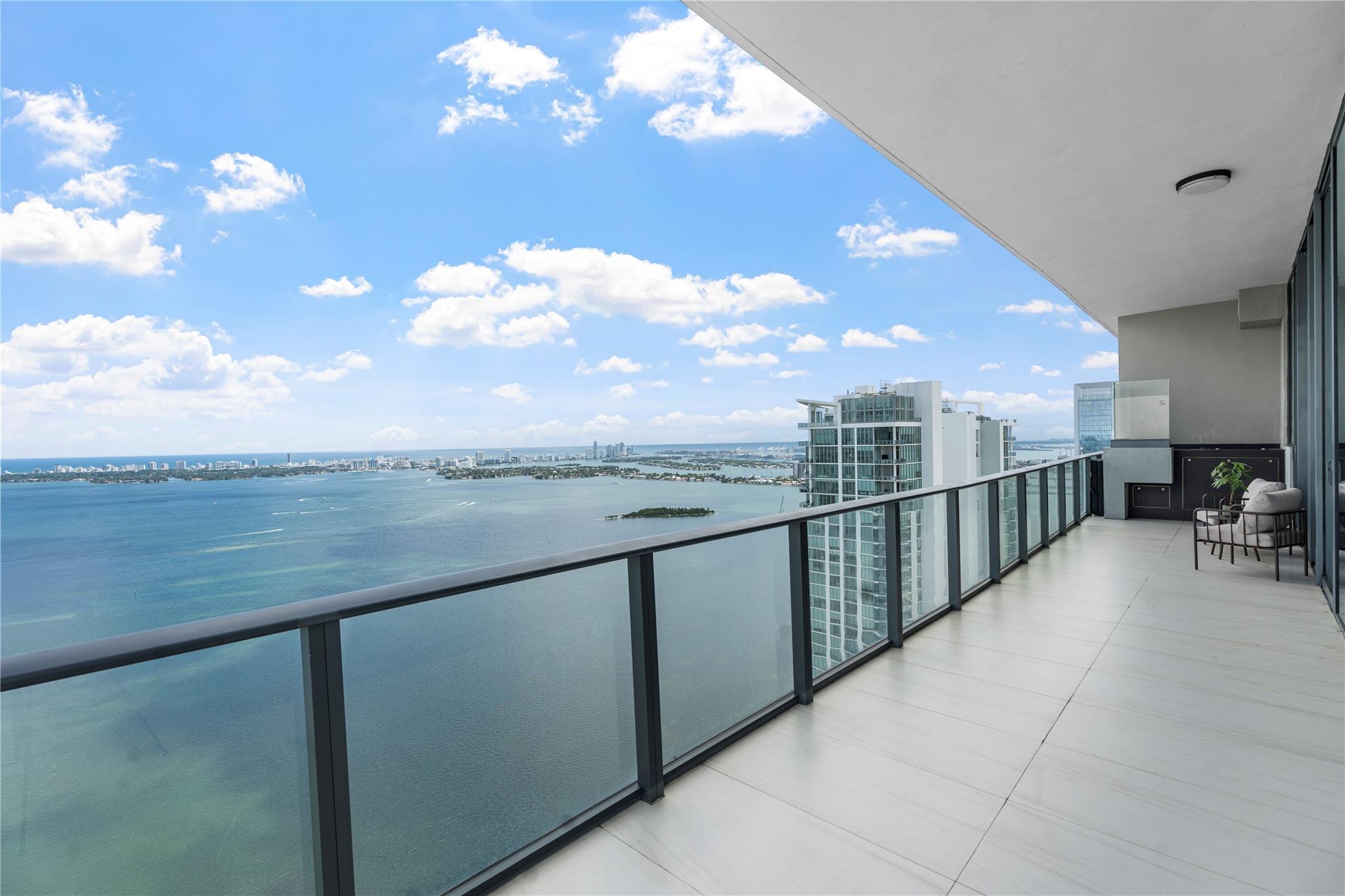 480 NE 31st St #PH5104 Miami, FL 33137