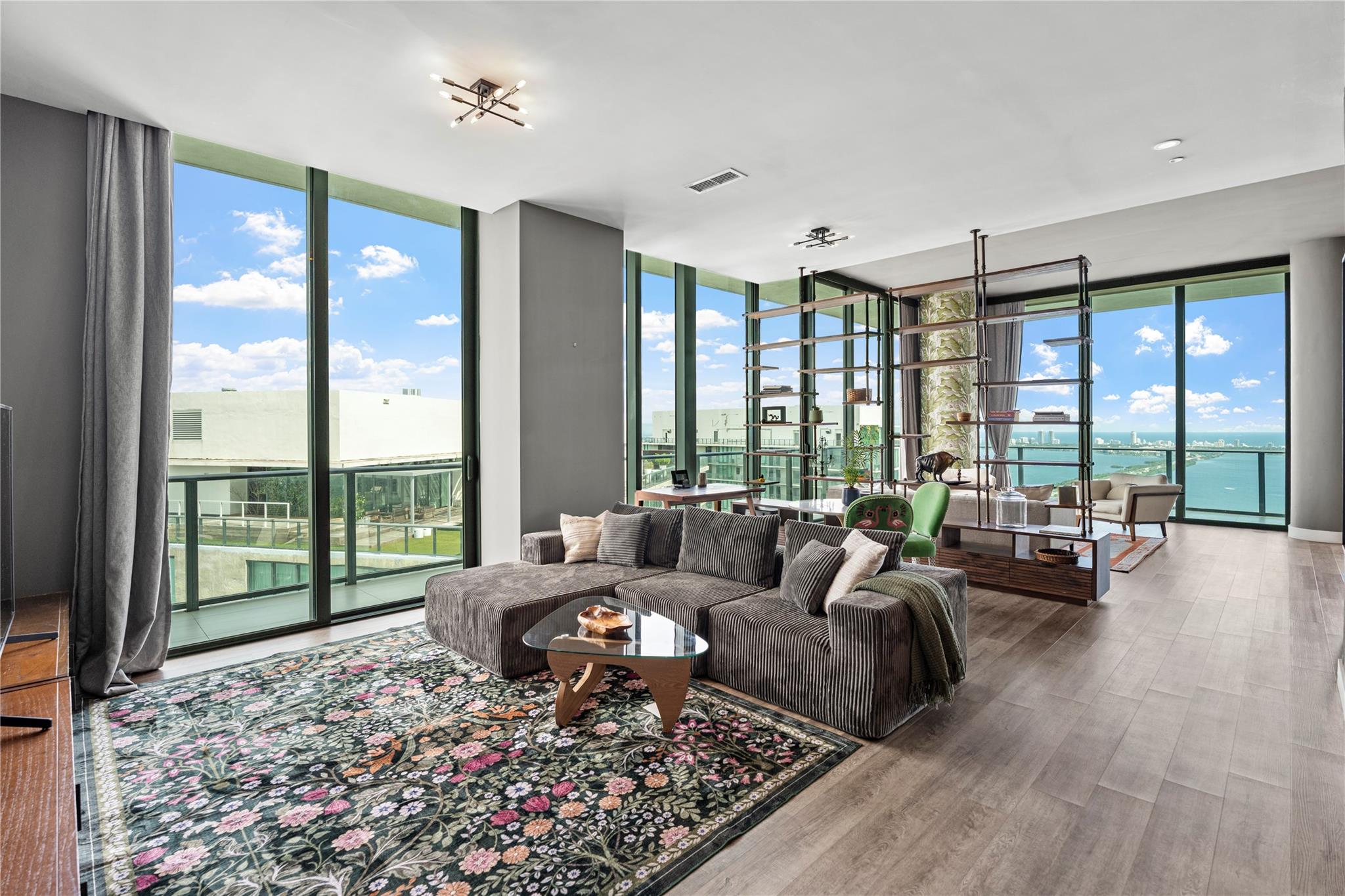 480 NE 31st St #PH5104 Miami, FL 33137