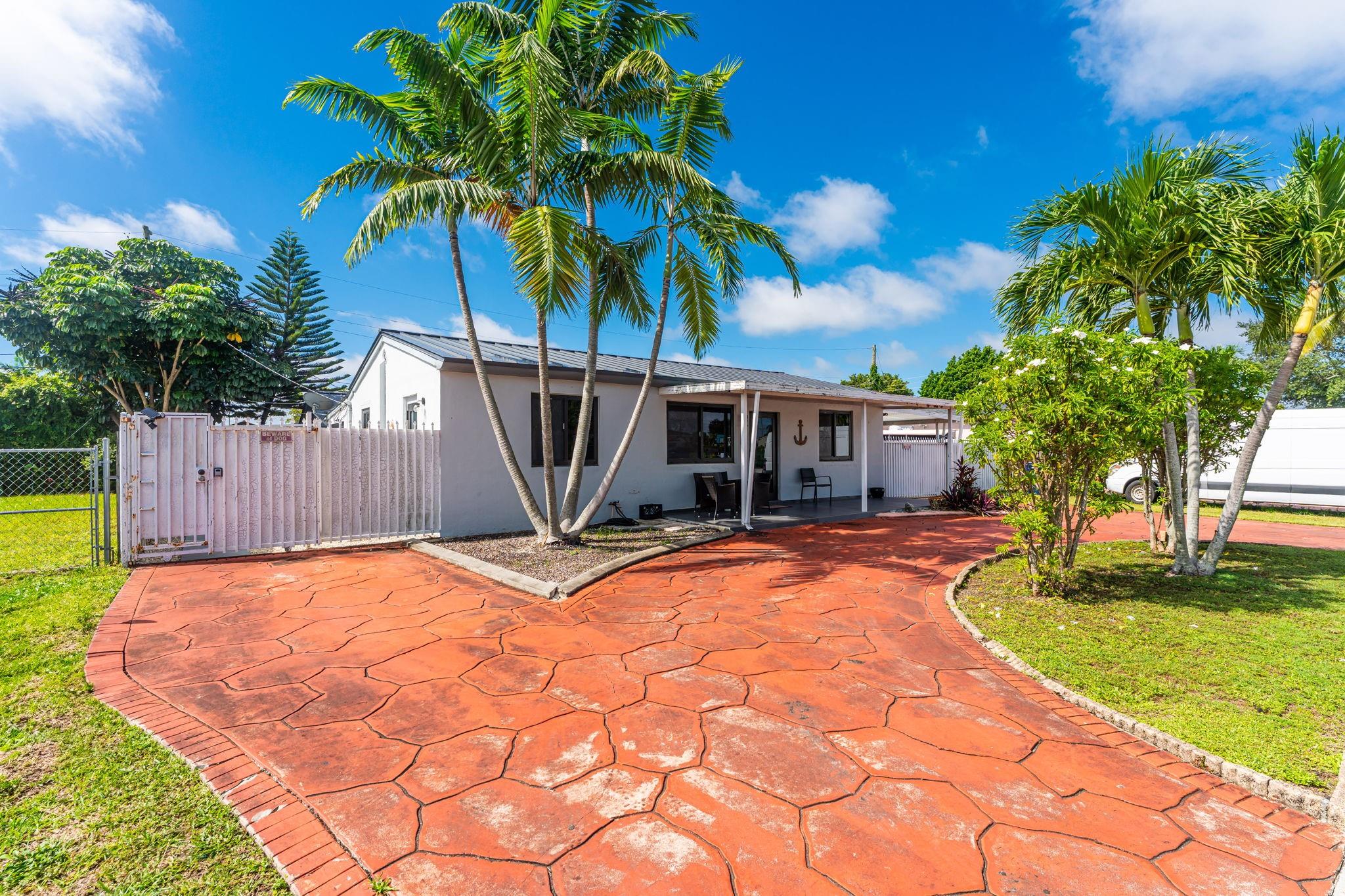 10120 SW 38th Ter Miami, FL 33165