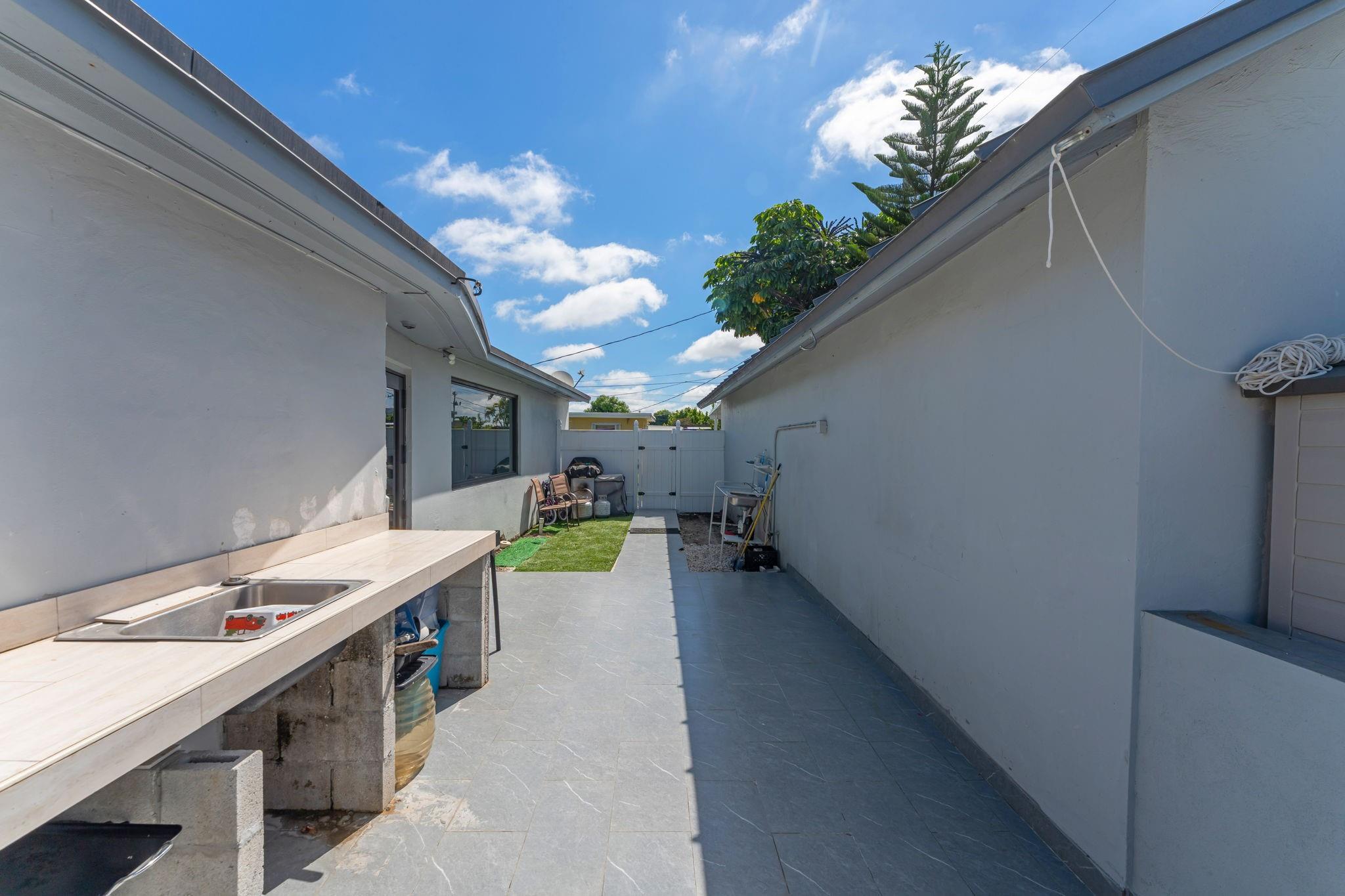 10120 SW 38th Ter Miami, FL 33165