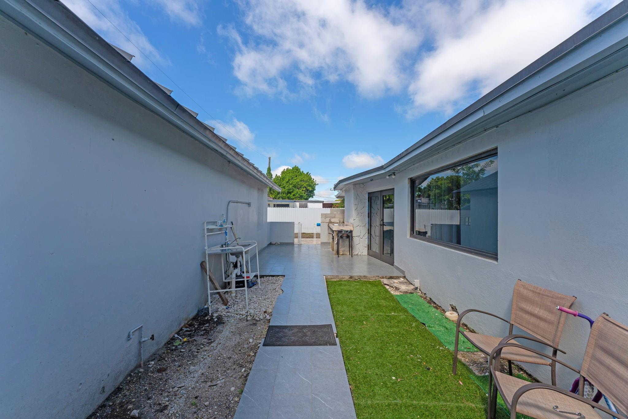 10120 SW 38th Ter Miami, FL 33165