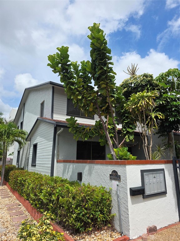 817 SE 12th #1 Fort Lauderdale, FL 33316