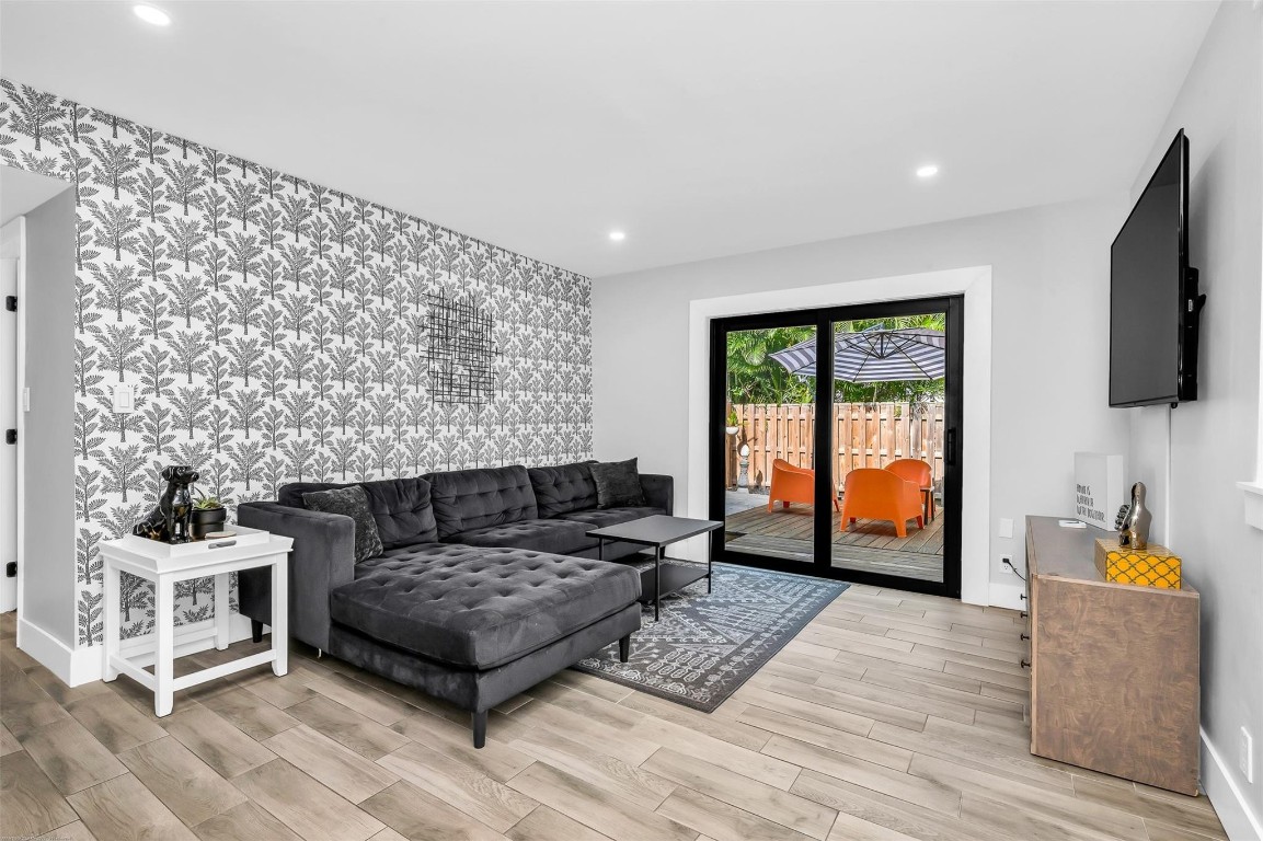 738 NE 17th Fort Lauderdale, FL 33304