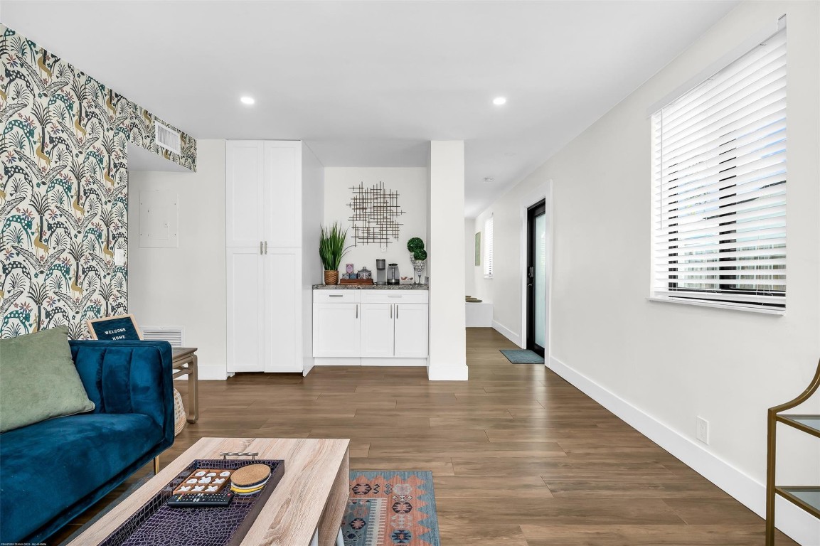 738 NE 17th Fort Lauderdale, FL 33304