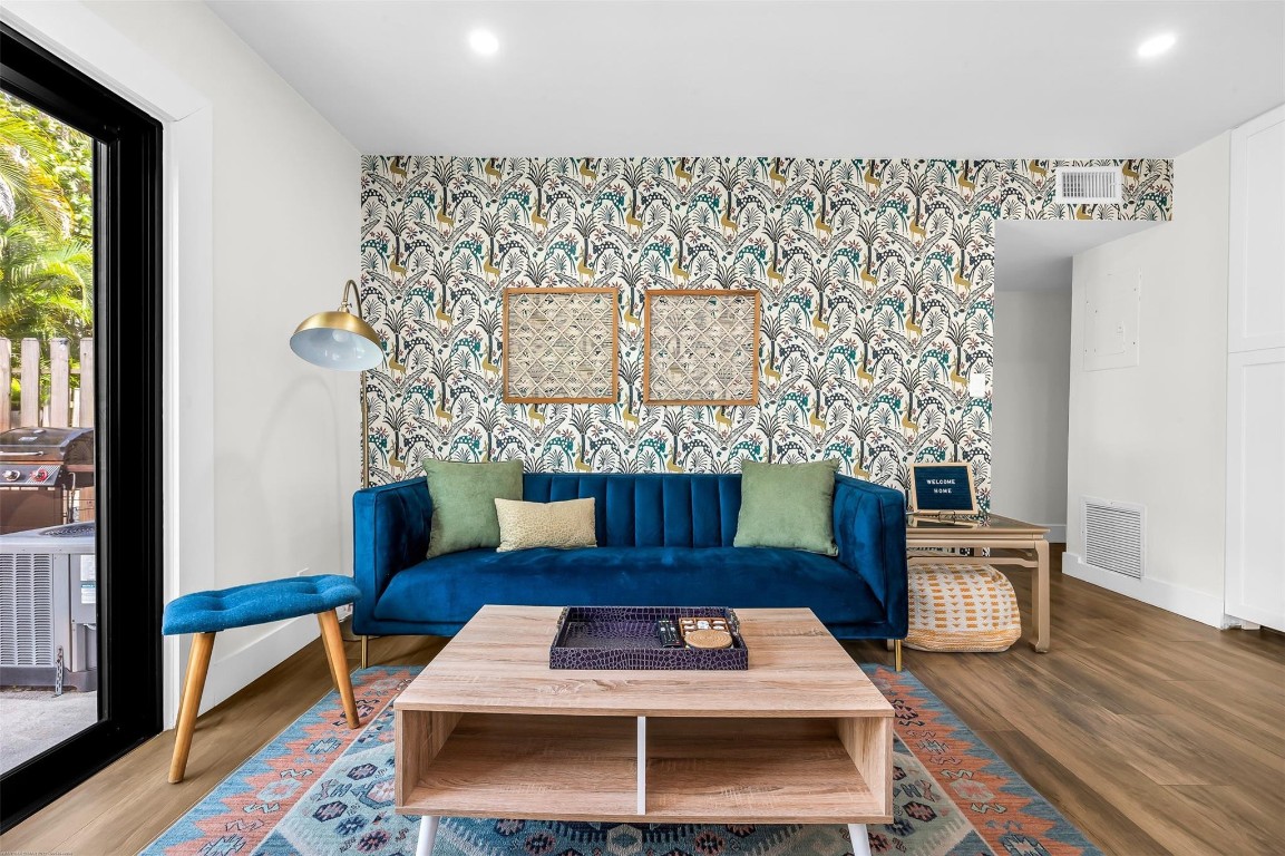 738 NE 17th Fort Lauderdale, FL 33304