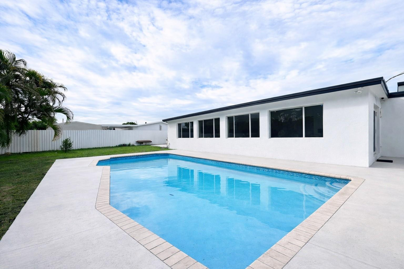 16125 SW 98th Miami, FL 33157