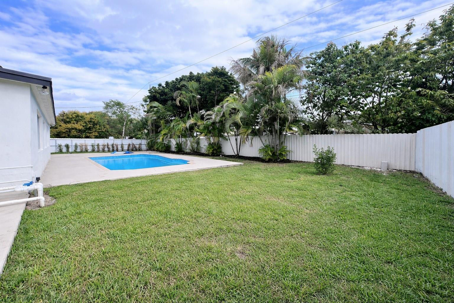 16125 SW 98th Miami, FL 33157