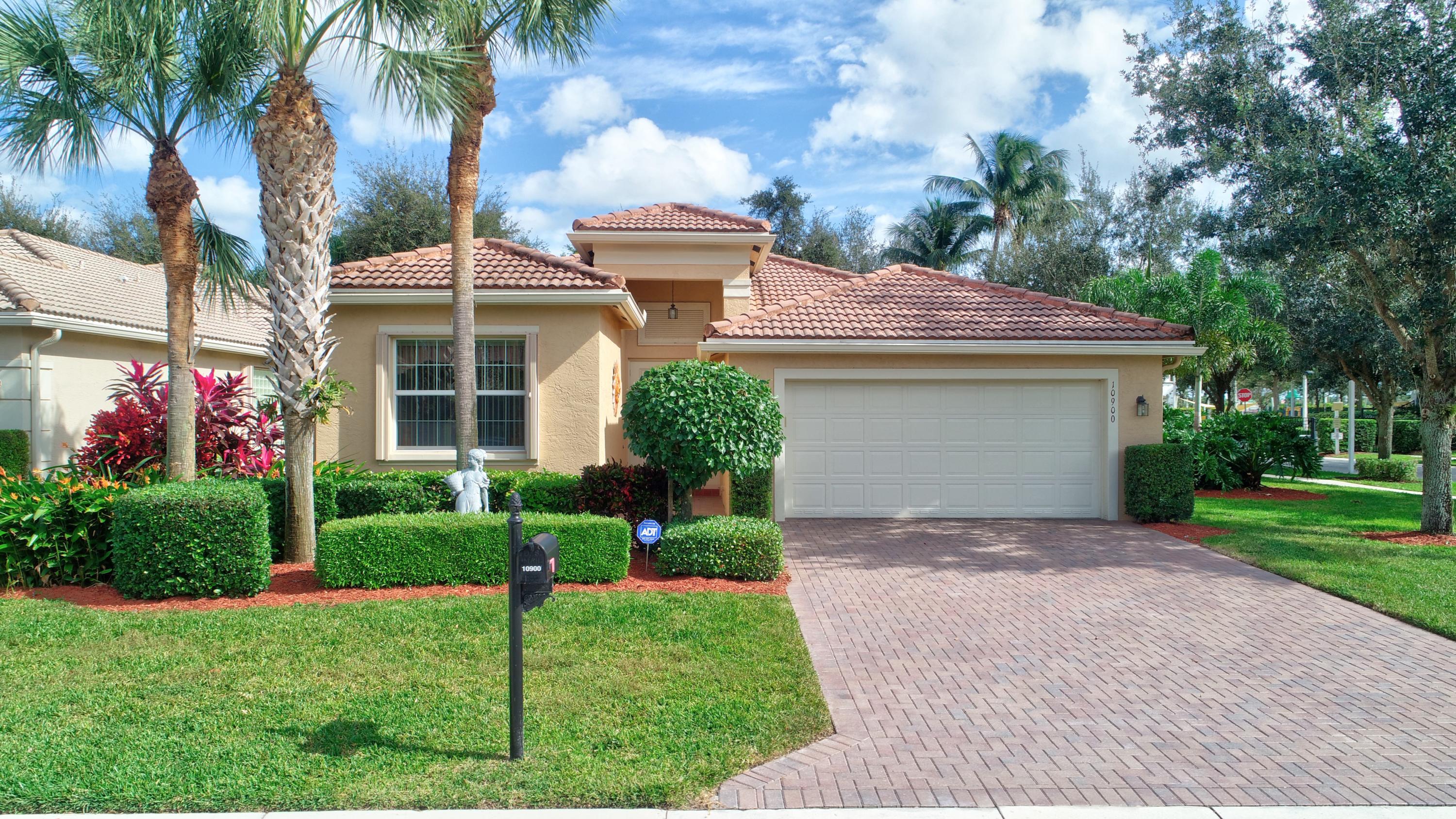 10900 Green Valley Walk