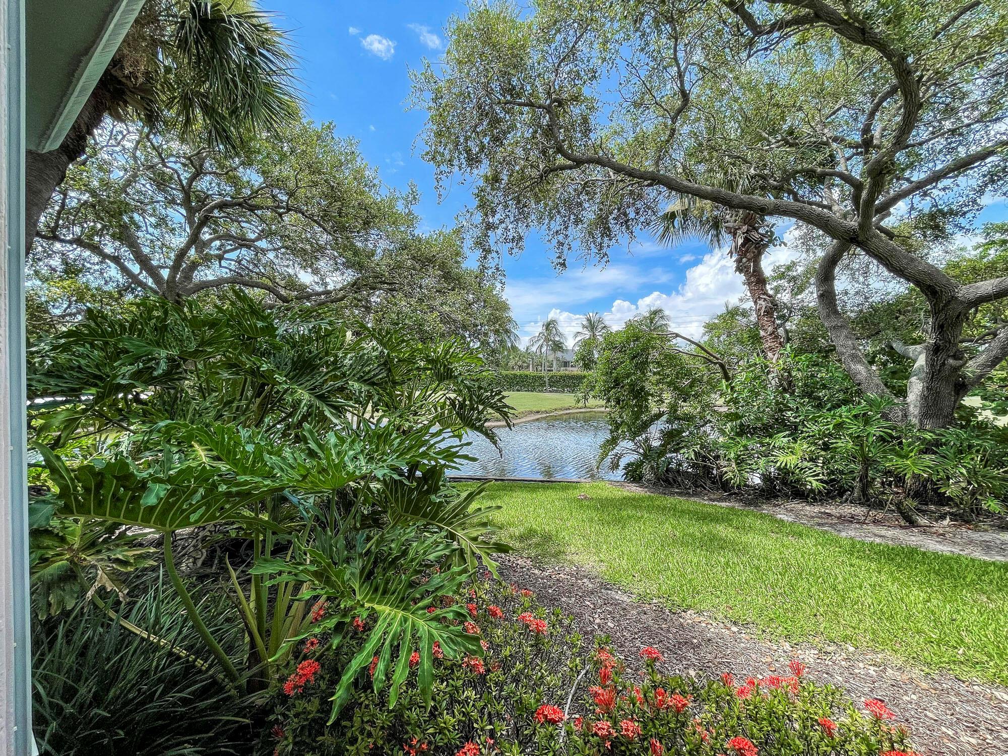 2403 Fairway Dr Jupiter, FL 33477